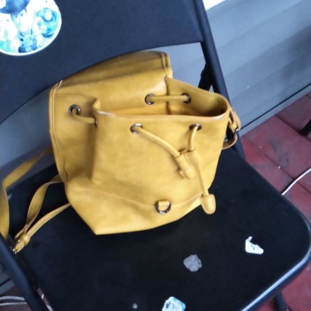 Clothes and purses - Picture 5 of 13